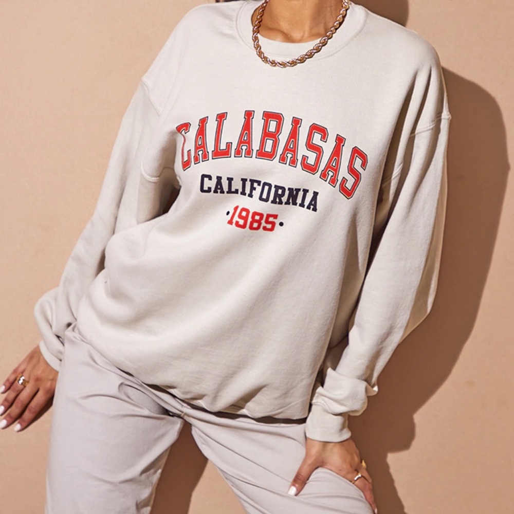 2 Pretty Little Thing crew necks. Blue and beige size Xs.
